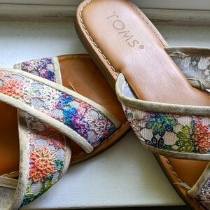 Toms Floral Sandals (W7)